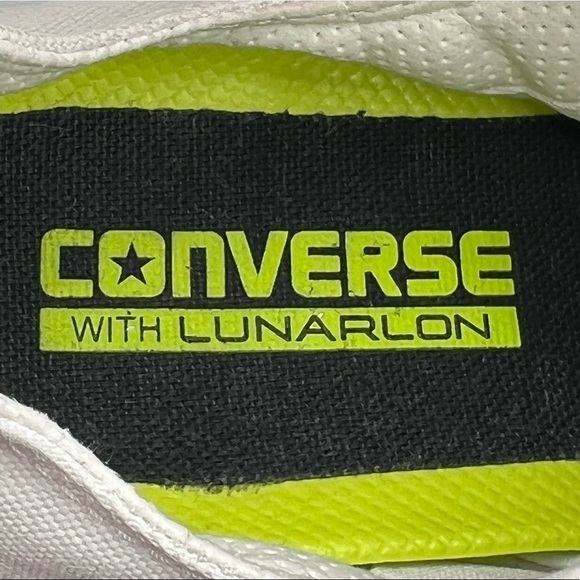 Converse White Chuck Taylor II Lunarlon Sneakers Size 6 Women's (4 Men's) - Picture 2 of 11